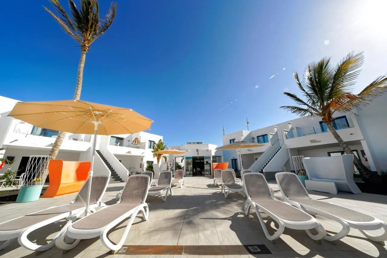 **** Отель Aqua Suites Puerto del Carmen  Испания